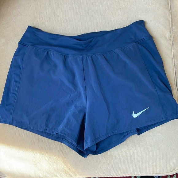 Nike 🎾 Dri Fit Shorts Medium - Picture 1 of 5